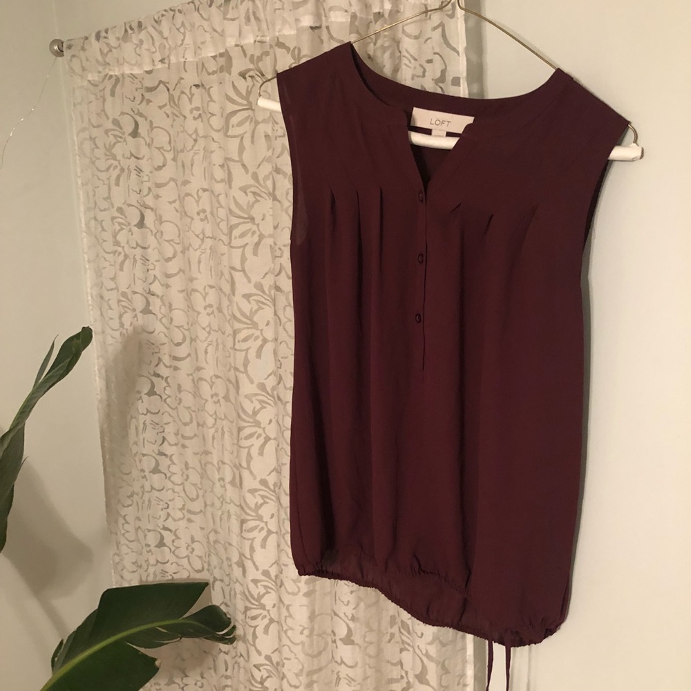 LOFT sleeveless blouse XS burgundy